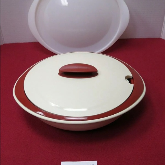 Cream and Red Cookware Set with Ceramic Pots - Picture 4 of 10